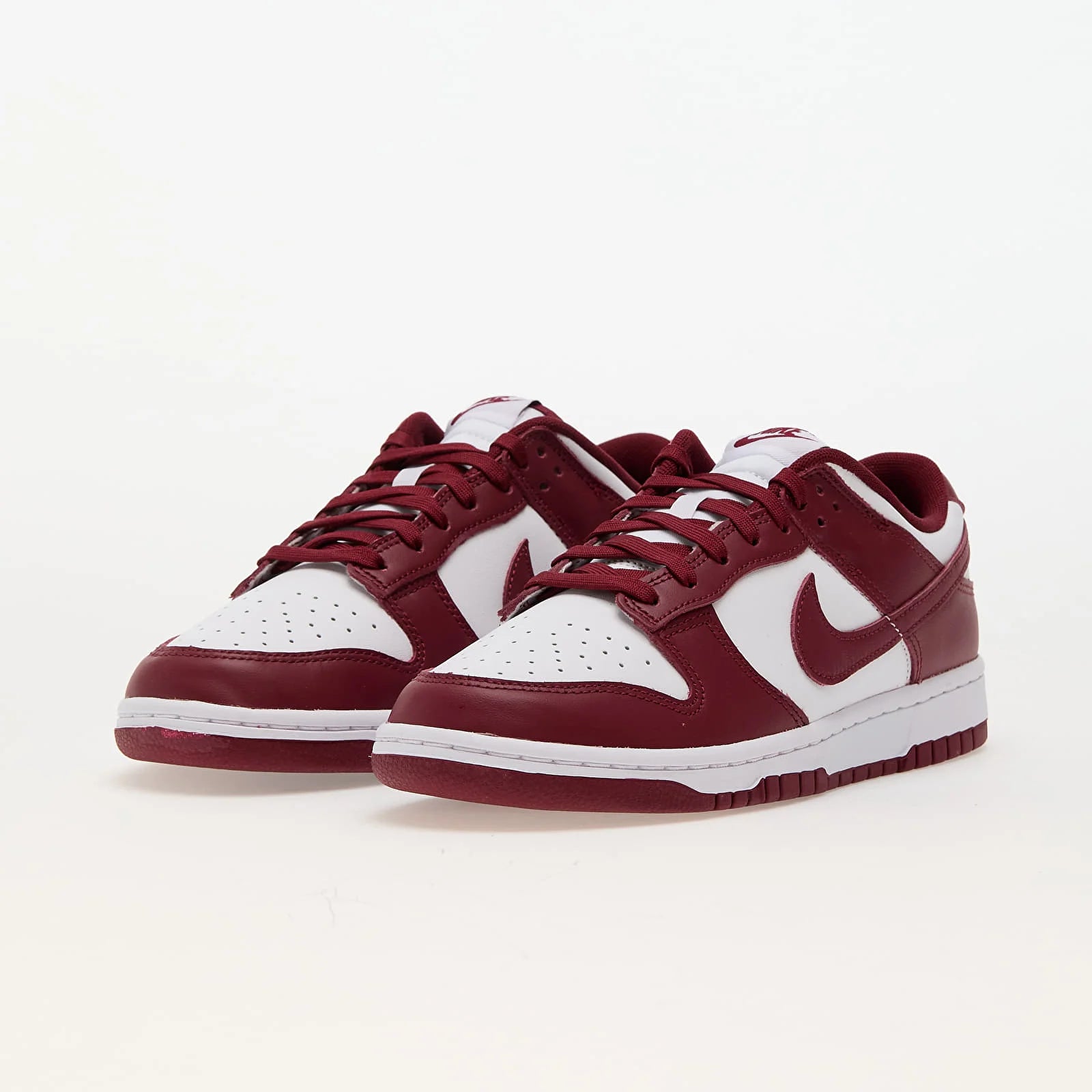 Nike dunk low team red